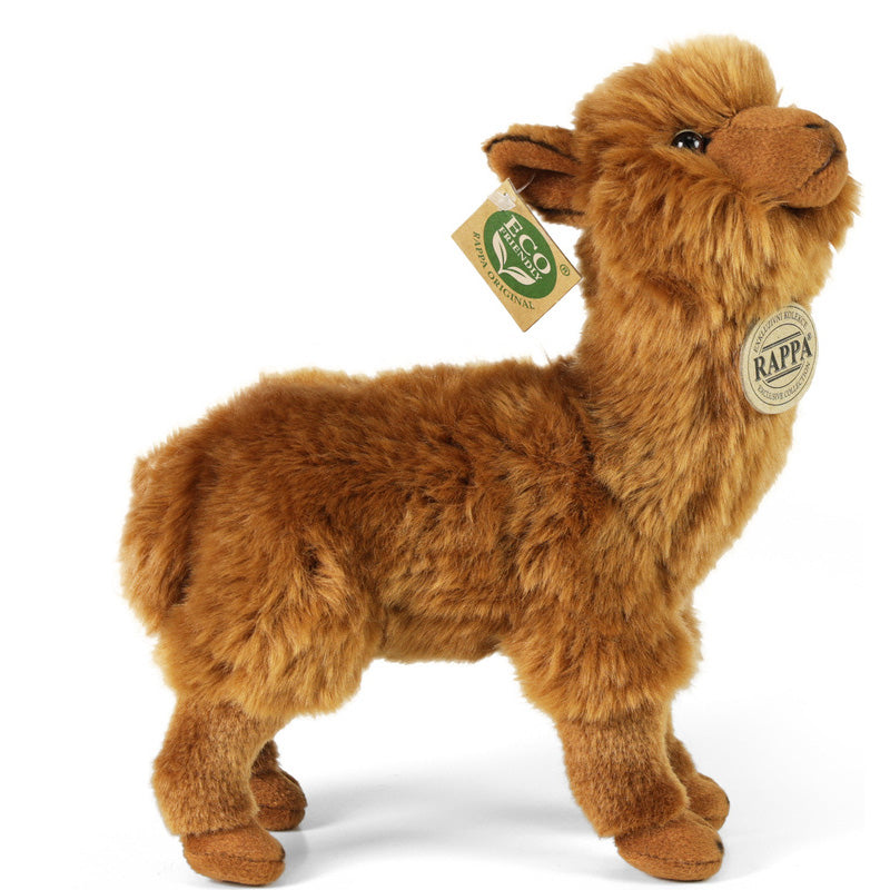 Plüsch-Alpaka von der Seite, braun mit dichtem Fell, Etikett am Ohr sichtbar.