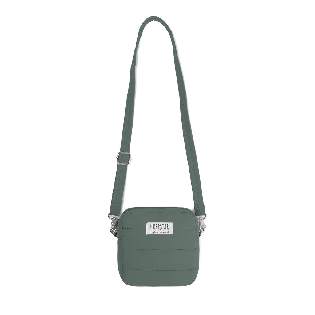 Hoppstar Midi Bag Laurel mit vollständig ausgerolltem Schulterband – nachhaltige, gepolsterte Tragetasche für Hoppstar Artist Kameras.