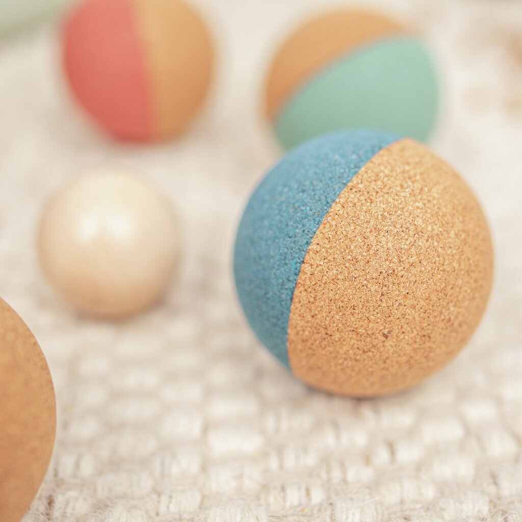 Detailansicht der großen Boccia Kugel aus Kork