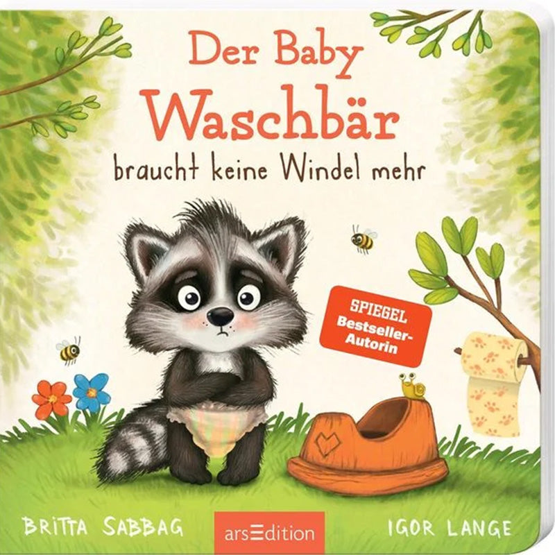 Der Baby Waschbär braucht keine Windel mehr". Ein kleiner Waschbär steht mit Windel im Wald neben einem Töpfchen.