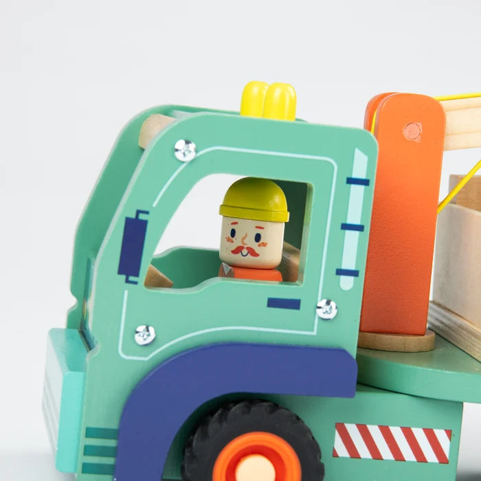 Detailansicht des Hochwertigen Forstlastwagens für Kinder aus Holz