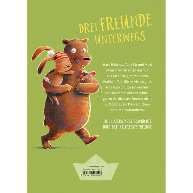 Buchrückseite von „Hase Hibiskus und die dicksten Freunde der Welt“. Der Bär trägt den Hasen und die Maus, daneben ein kurzer Klappentext auf grünem Hintergrund.