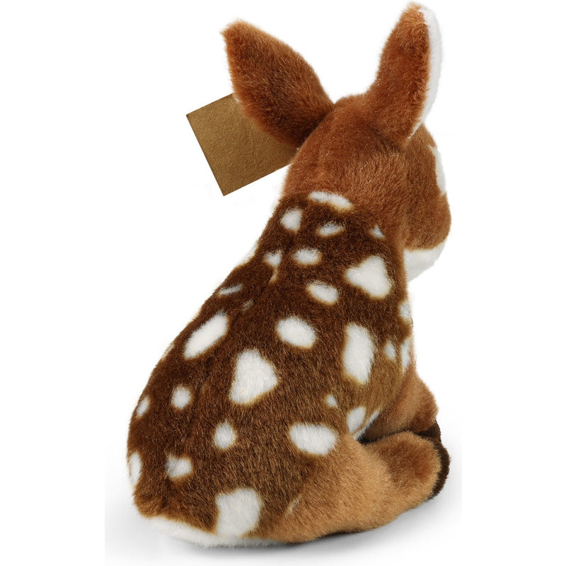 Stofftier Rehkitz braun-weiß von hinten, sitzend, mit deutlichen weißen Flecken auf dem Rücken.