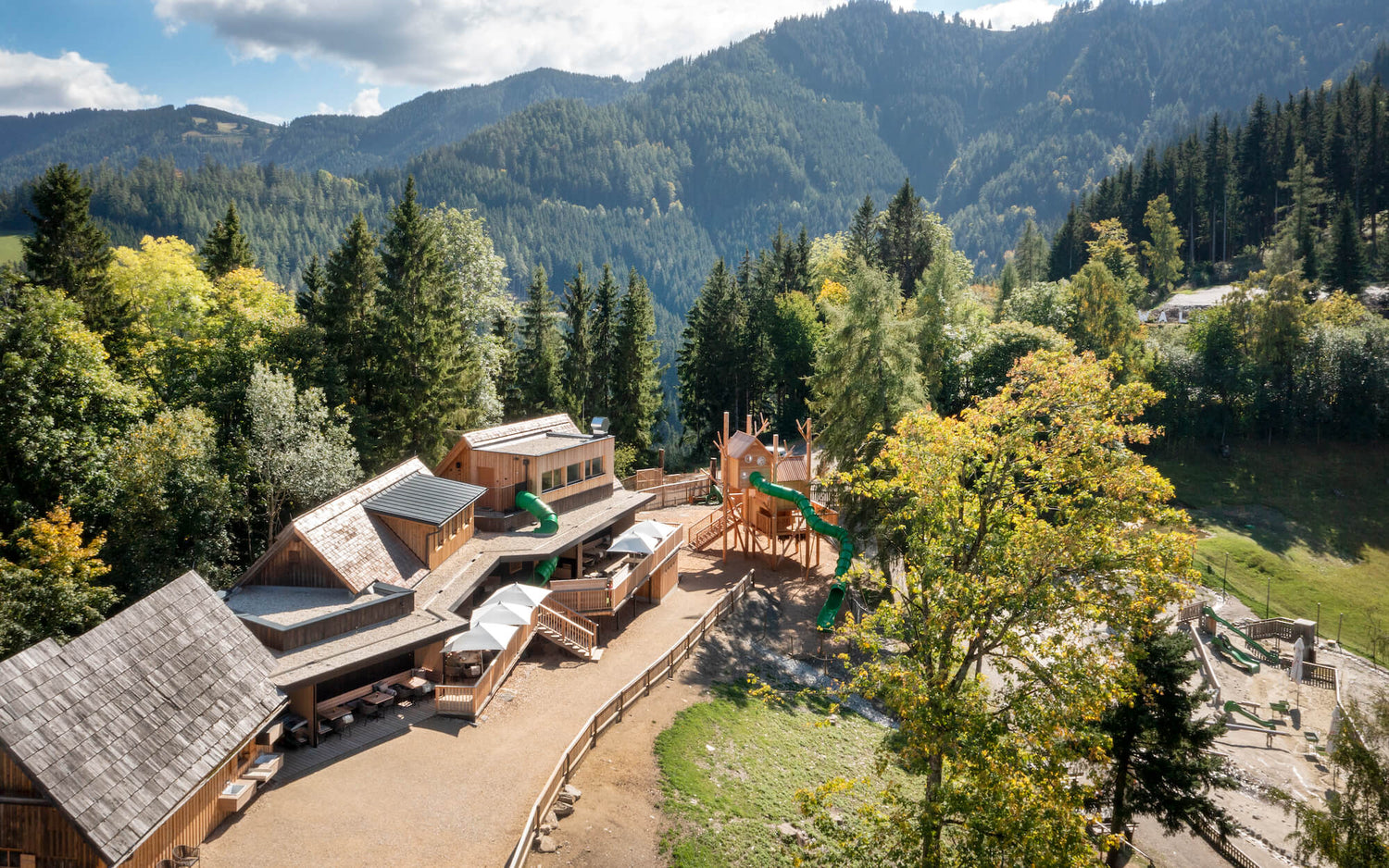 Restaurant mit Rutschenturm Hochreiter