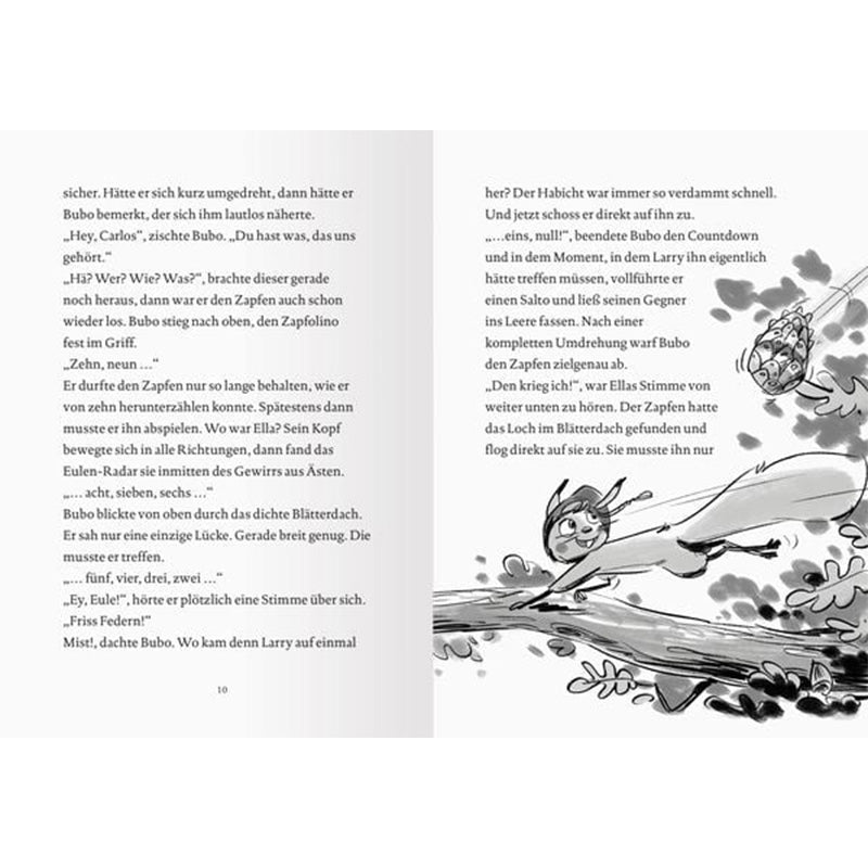 Doppelseite mit einer schwarz-weißen Illustration: Das Eichhörnchen Ella springt wendig über Äste, während sie verfolgt wird. Der Text schildert ein rasantes Spiel um den Zapfen, voller Action und Teamgeist.