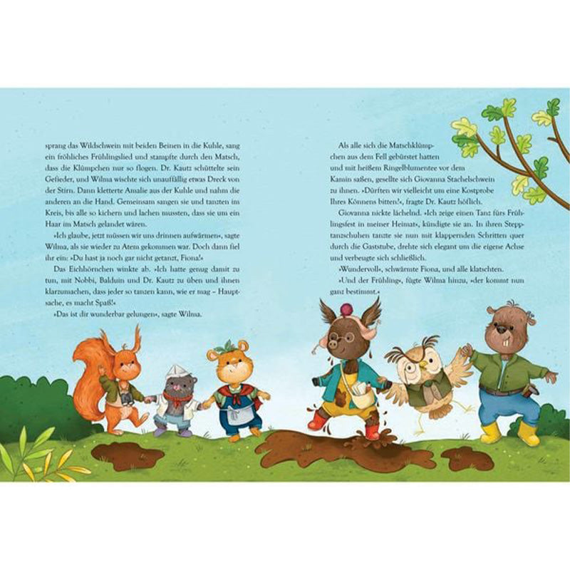Innenseiten des Buches. Lustige Szene mit Wilma und den Freunden, die im Matsch spielen. Viele Waldtiere sind abgebildet, fröhliche Frühlingsfarben.