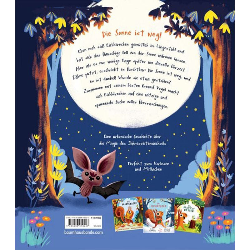 Buchrückseite – Text im Mondkreis, darunter eine Fledermaus und kleine Buchcover auf nächtlicher Waldlandschaft.