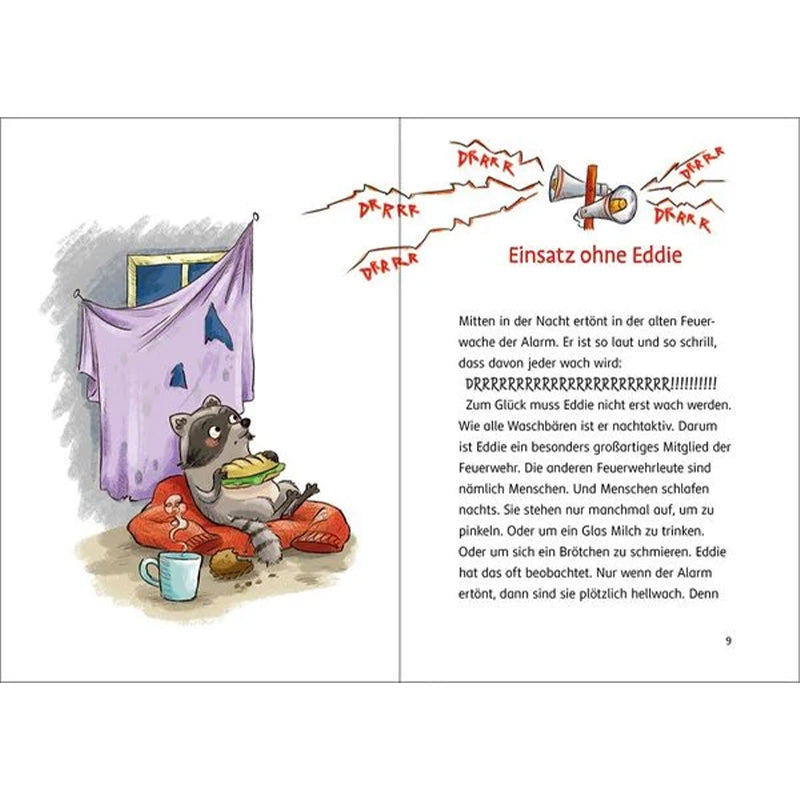 Buchseite Innenseite, Waschbär Eddie liegt im Bett, Feuerwehrsirene heult, Kapitelbeginn „Einsatz ohne Eddie“.