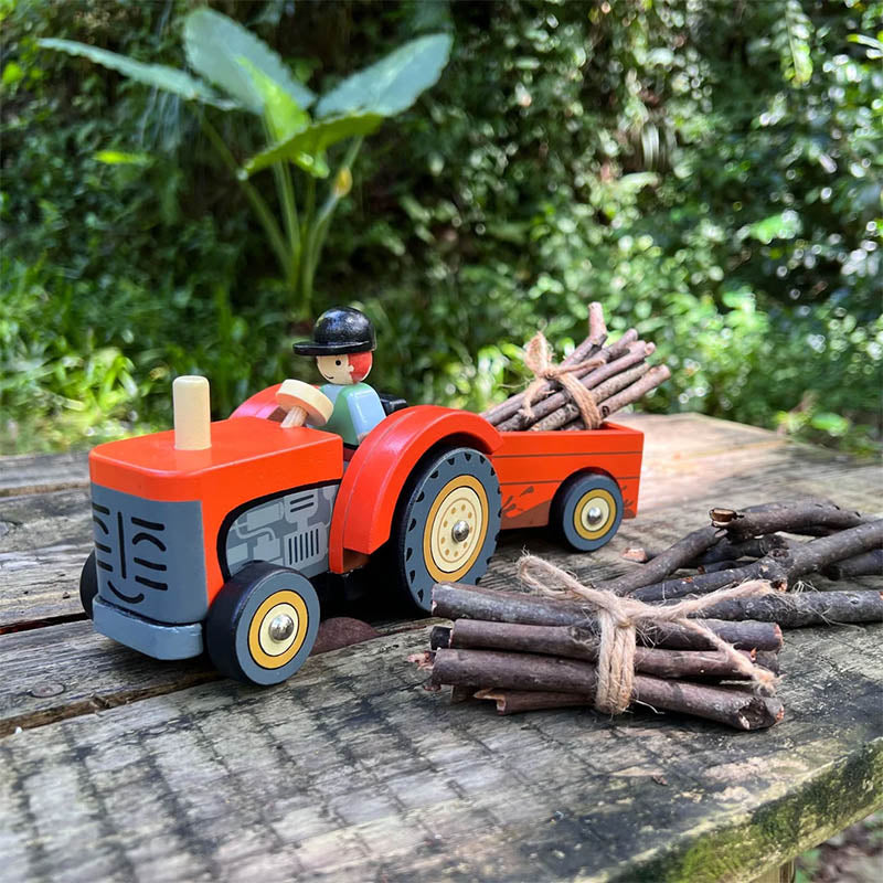Holztraktor mit Anhänger