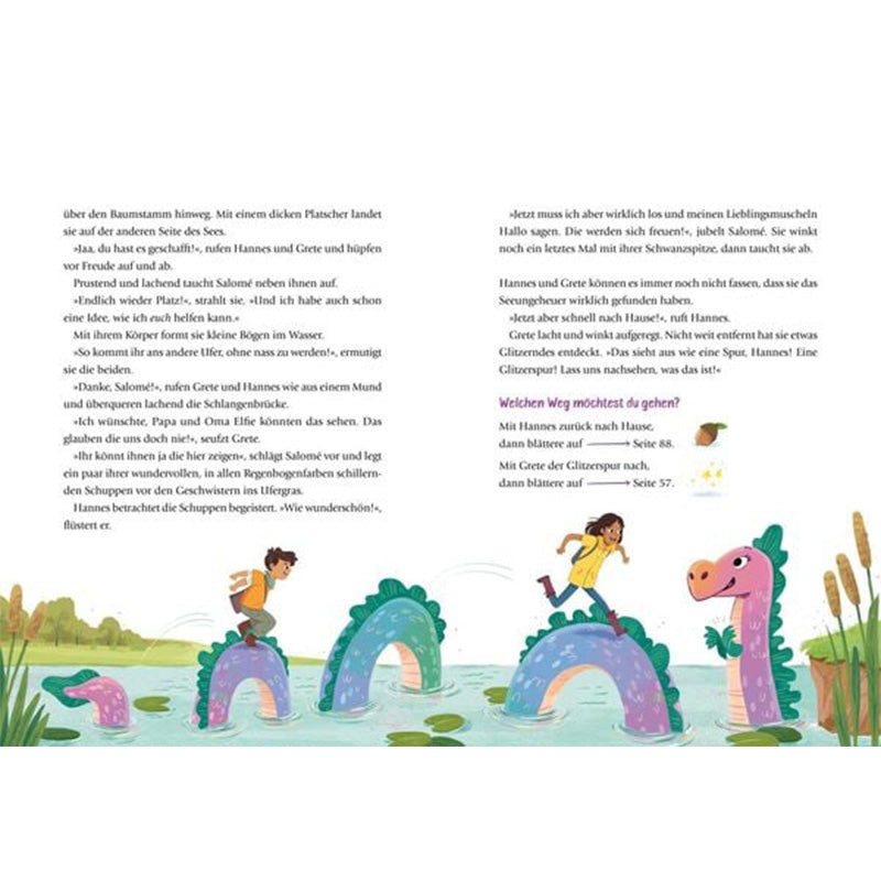 Buchseite – Textseite mit Illustration von zwei Kindern, die über ein freundliches Seeungeheuer im Wasser laufen.
