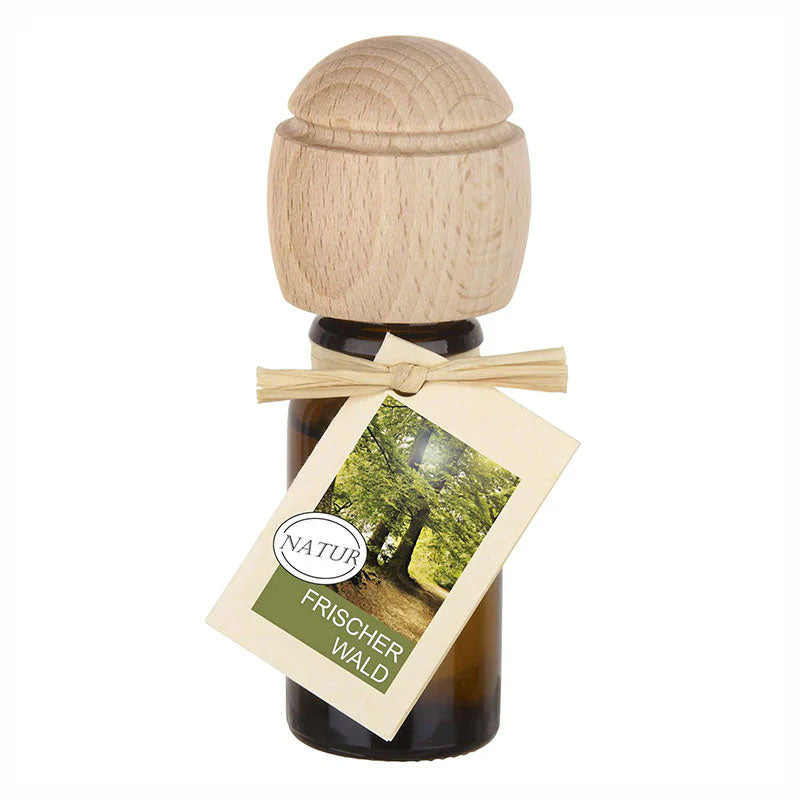 Holzduftflasche mit Holzdeckel und Etikett ‚Frischer Wald.