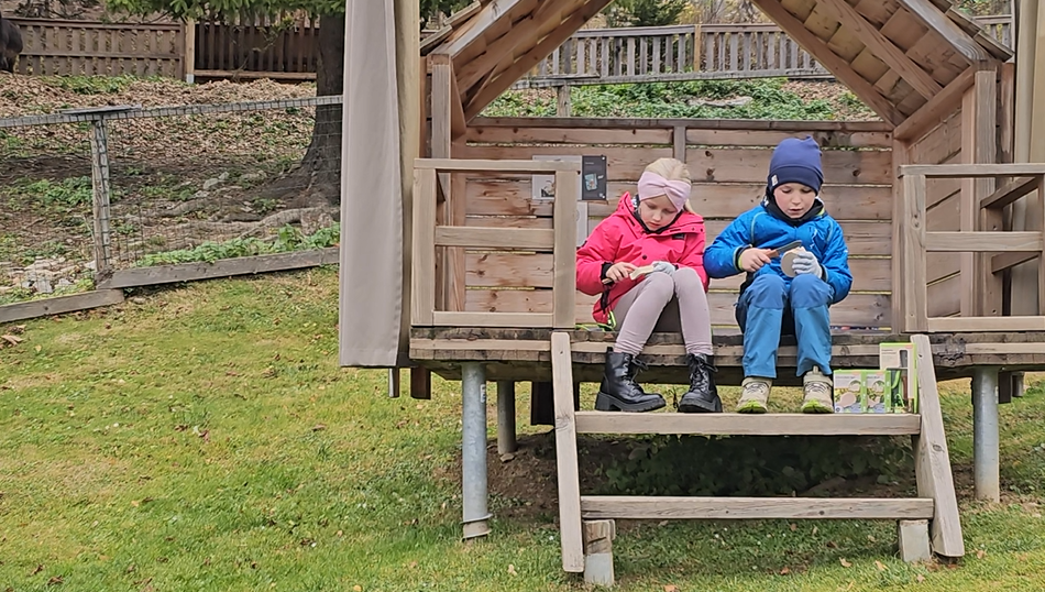 Ein Ast, ein Schnitzmesser und ganz viel Mut: Warum Kinder schnitzen sollte
