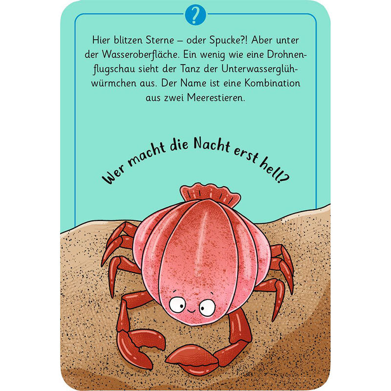 Karte mit Illustration eines roten Krebses, Rätseltext: „Wer macht die Nacht erst hell?“ – Hinweis auf leuchtende Meeresbewohner.