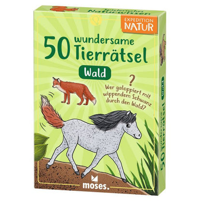 Spielkartenset „50 wundersame Tierrätsel – Wald“ von Moses Verlag aus der Reihe Expedition Natur. Auf der Verpackung sind ein Fuchs und ein Pferd mit dem Text „Wer galoppiert mit wippendem Schwanz durch den Wald?“ abgebildet.