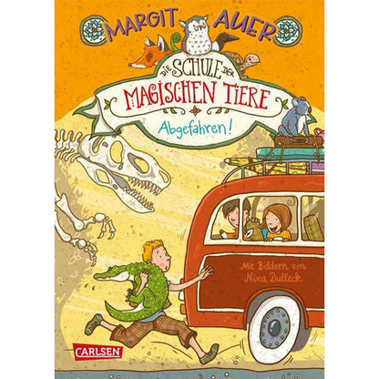 Buchcover (frontal): Titel „Die Schule der magischen Tiere – Abgefahren!“ – dieselbe Szene wie beim ersten Bild: ein Junge mit einem grünen Krokodil läuft neben einem roten Bus, im Hintergrund ein großes Dinosaurierskelett.