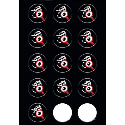 Schwarze Spielfigurenkarten mit Symbol eines Detektivs und einer Lupe, auf schwarzem Hintergrund.