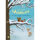 Buchcover: Titel „Das kleine Waldhotel – Ein Winterwunder für Mona Maus“ – zeigt ein Eichhörnchen und eine Maus mit einem roten Geschenk auf einem verschneiten Ast, darunter steht ein Rehkitz im Schnee.