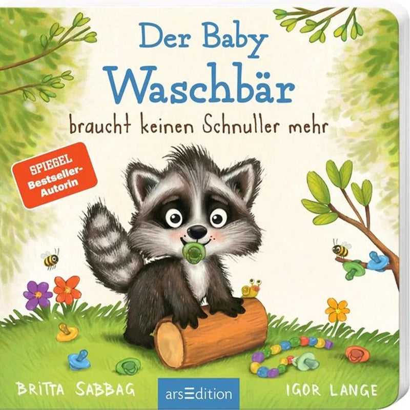 Buchcover des Kinderbuchs „Der Baby Waschbär braucht keinen Schnuller mehr“. Ein kleiner Waschbär sitzt mit einem Schnuller im Mund auf einem Baumstamm in einer Wiese.