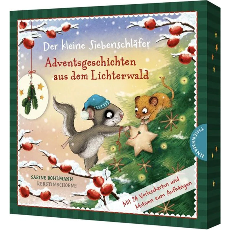 Buchcover: Titel „Der kleine Siebenschläfer – Adventsgeschichten aus dem Lichterwald“ – zeigt den kleinen Siebenschläfer mit Mütze und eine Maus, die gemeinsam einen Weihnachtsbaum schmücken.