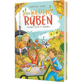 Buchcover Die wilden Rüben – Garten Nr. 8 in Gefahr von Dorthe Voss. Vier Kinder spielen im Garten: ein Mädchen sitzt in einer Schubkarre, zwei Kinder daneben, eines schaukelt auf einem Reifenschaukel. Im Hintergrund bunte Blumen, Bäume und eine kleine Piratenflagge.

