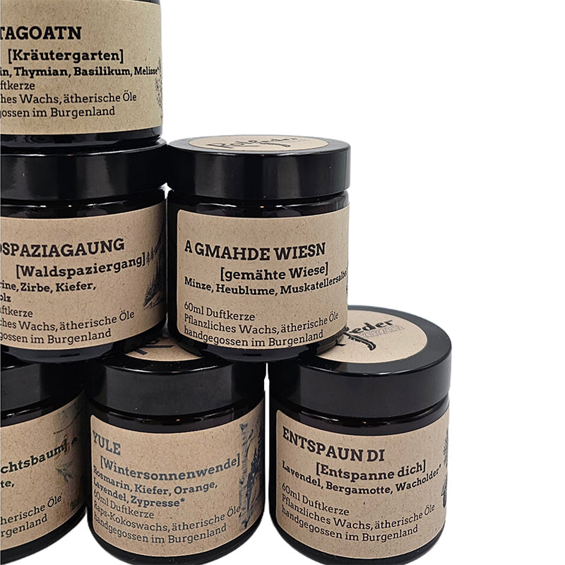 Nahaufnahme der Kerze „A Gmahde Wiesn“ mit Duft nach Minze, Heublume und Muskatellersalbei.