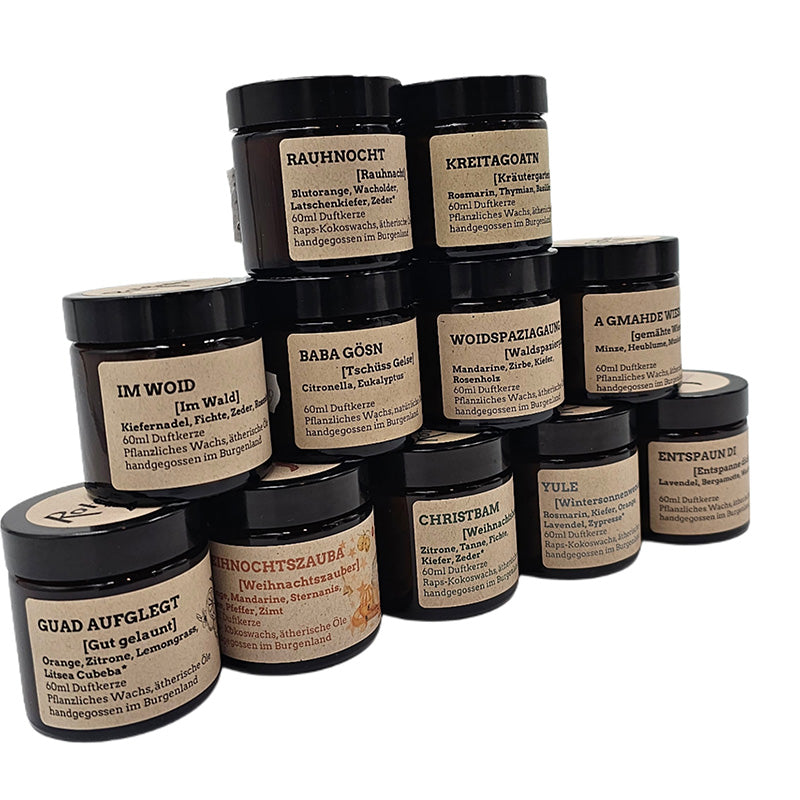 Übersicht über alle Duftkerzen in gestaffelter Anordnung.