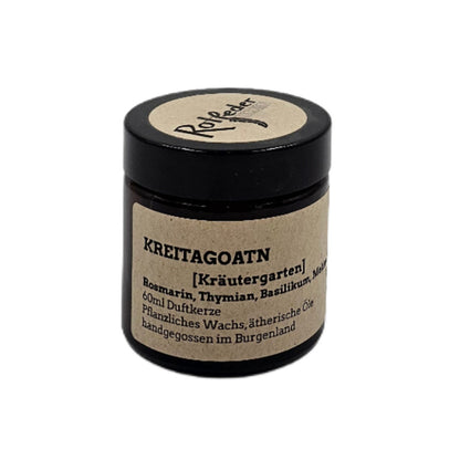 Braunes Glas mit Duftkerze, Etikett mit Aufschrift Kreitagotn und Kräuter-Düften.