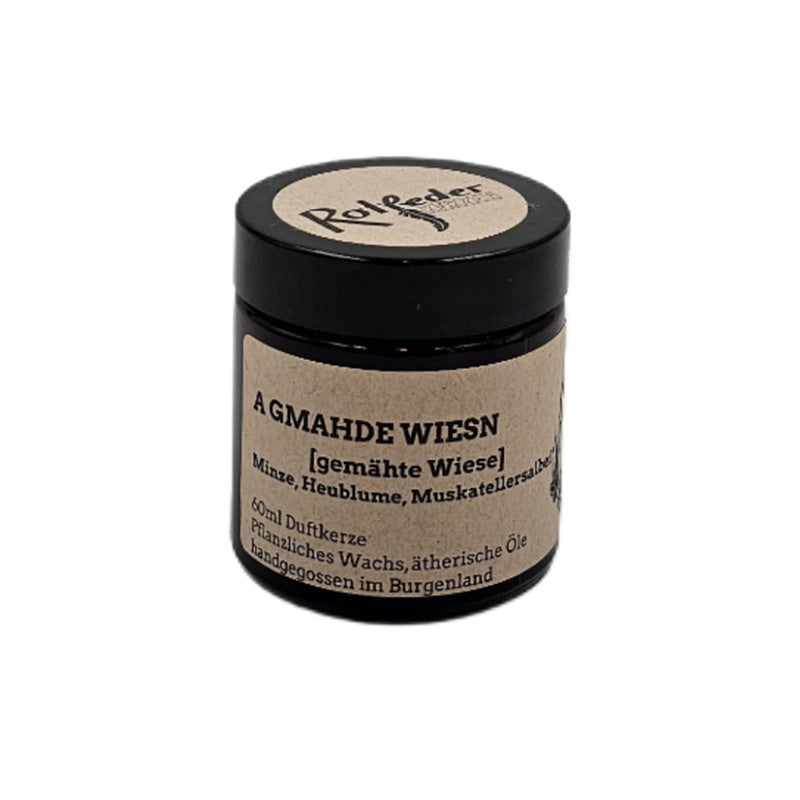 Einzelkerze „A Gmahde Wiesn“ mit schlichtem Etikett und schwarzem Deckel.