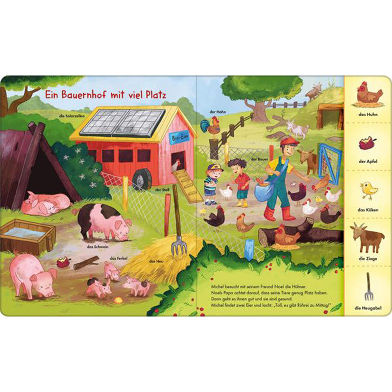 Buchseite „Ein Bauernhof mit viel Platz“. Stall, Schweine und Hühner zu sehen. Kinder füttern Tiere, Wortbegriffe am Rand.