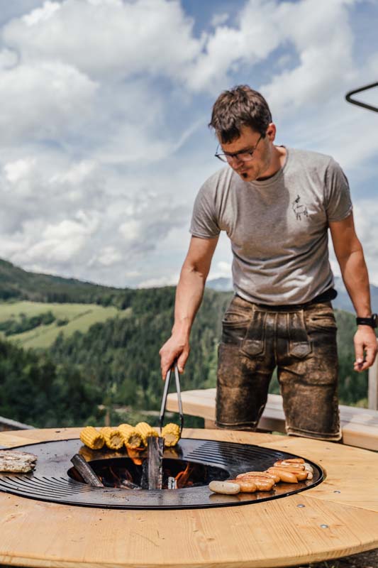 Erhard Pretterhofer grillt Kindergeburtstag