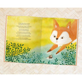 Buchseite: Der Fuchs beugt sich über ein Gewässer, in dem eine kleine Maus im Wasser treibt, umgeben von Pflanzen.