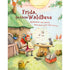 Buchcover „Frida, die kleine Waldhexe – Spinnentier und Raben, man muss nicht alles haben!“. Frida steht vor ihrem kleinen Haus, lässt Geschirr schweben, ihre Katze sitzt auf dem Tisch.
