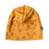 Sonnengelbe Kinderhaube aus Merinowolle und Seide mit fröhlichem Fuchs-Motiv, atmungsaktiv und nachhaltig, fotografiert auf weißem Hintergrund.