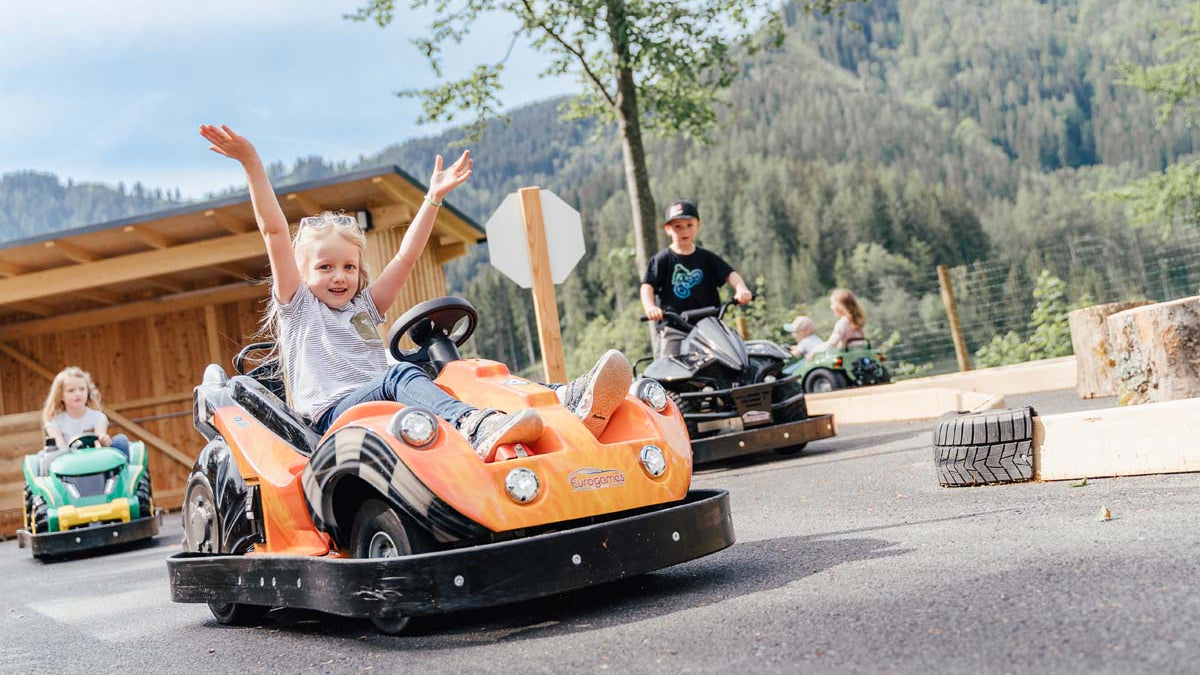 Go-Kart Bahn motorisiert - Waldpark Hochreiter