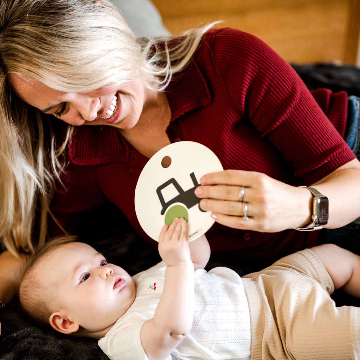 erstes fokussieren mit Kontrastkarten für Babys