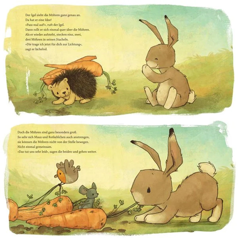 Buchseite. Der Igel rollt über die Möhren, sodass zwei in seinem Stachel stecken. Der Hase sitzt lachend daneben.