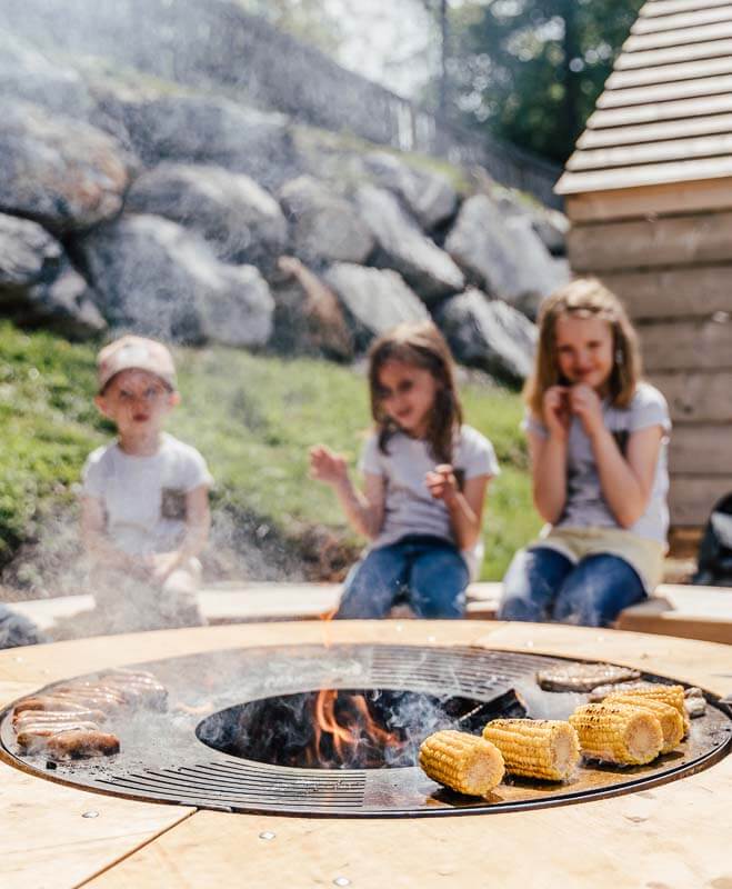Grillstelle Flammen Mais Kinder