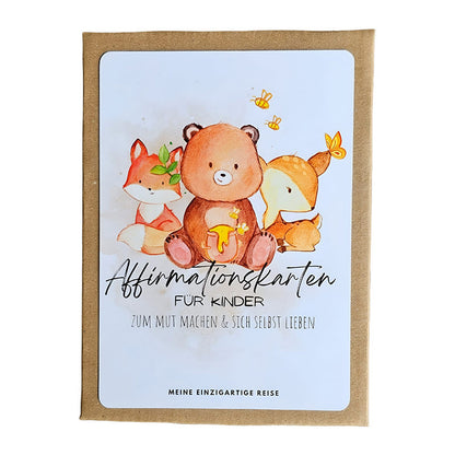 Verpackung der „Affirmationskarten für Kinder“ von Meine Einzigartige Reise. Auf der Vorderseite sind liebevoll illustrierte Tiere – ein Bär, ein Fuchs und ein Reh – vor hellem Hintergrund zu sehen.