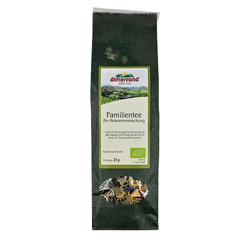 Packung Familientee Bio-Kräuterteemischung von Almenland Kräuter, grüne Verpackung mit Sichtfenster.