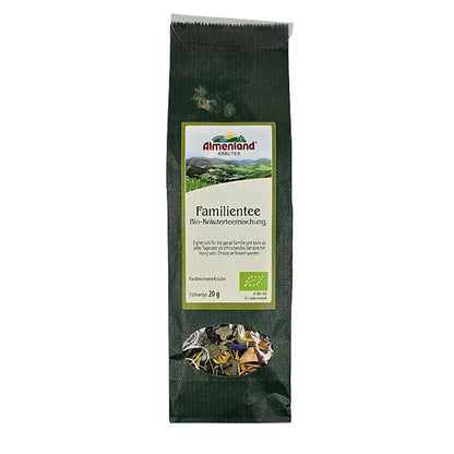 Packung Familientee Bio-Kräuterteemischung von Almenland Kräuter, grüne Verpackung mit Sichtfenster.