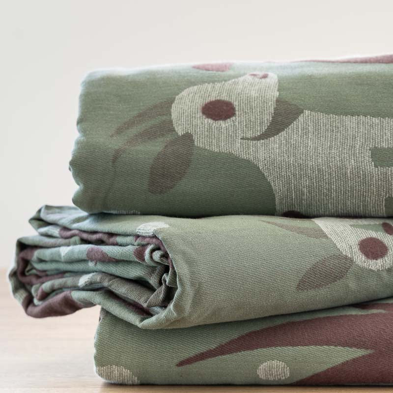 drei Ziegen Kuscheldecken liegen gestapelt aufeinander