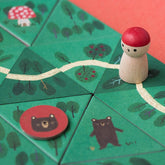 Detailaufnahme der Pfade und Spielfiguren im Spiel Climb the Mountain