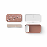 Einzelteile der MonBento Füchse Lunchbox nebeneinander – hochwertige Kinder Bentobox mit weißer Zusatzbox und praktischer Aufteilung.