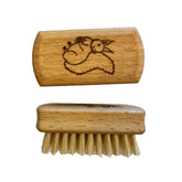 Kindernagelbürste Eichhörnchen – kleine Holznagelbürste mit Eichhörnchenmotiv, helle Borsten, Kindergröße