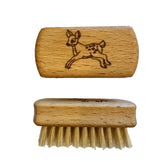 Kindernagelbürste Reh – liebevoll gestaltete Kinder-Nagelbürste mit Rehmotiv, Holzgriff und hellen Borsten