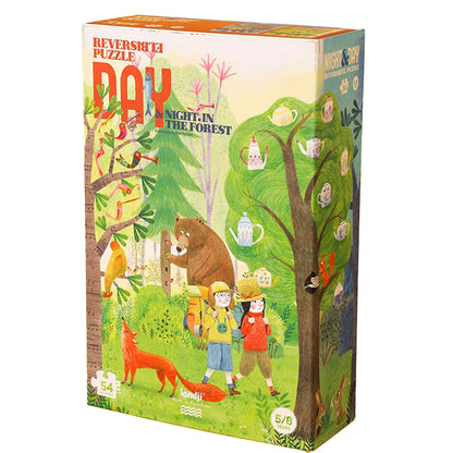 Schachtel des Puzzles „Day &amp; Night in the Forest“ mit Tag-Szene, zwei Kindern, Fuchs und Bär.