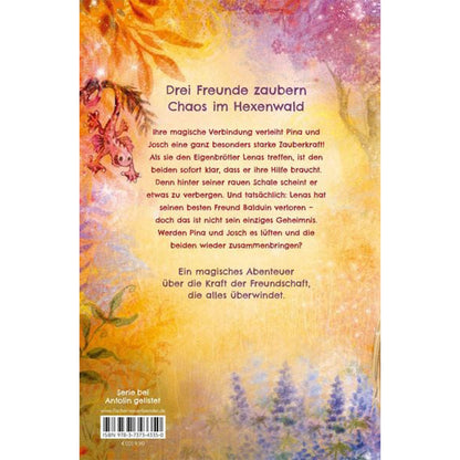 Rückseite des Buchs mit farbenfroher Waldillustration und Klappentext über Pina, ihre Freunde und ein magisches Abenteuer.