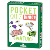 Verpackung des Spiels „Pocket Quiz Junior Natur“ vom Moses Verlag, mit Illustrationen von Schwein, Blumen, Bienen, Wetter-Symbolen und Bäumen.