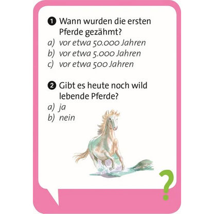 Quizkarte mit Fragen zu Pferden: „Wann wurden die ersten Pferde gezähmt?“ und „Gibt es heute noch wild lebende Pferde?“ mit Antwortoptionen und Illustration eines laufenden Pferdes.