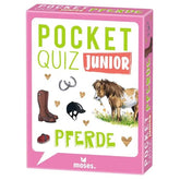 Verpackung des Pocket Quiz Junior „Pferde“ von Moses mit Illustrationen von Pony, Reitstiefel, Helm, Hufeisen und Reitkappe.